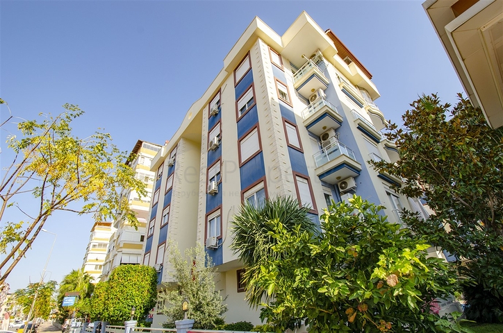 Просторный пентхаус 5+1 с мебелью в пешей доступности к морю