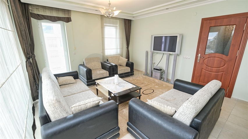 Просторный пентхаус 5+1 с мебелью в пешей доступности к морю