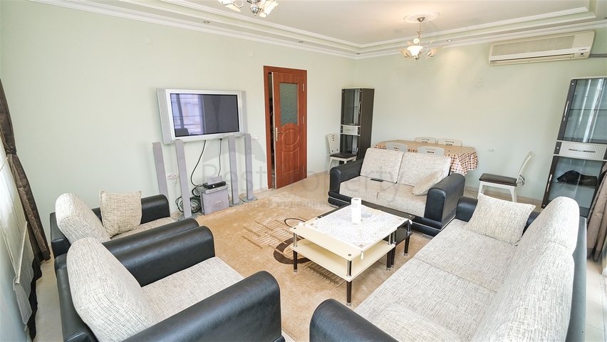 Просторный пентхаус 5+1 с мебелью в пешей доступности к морю