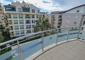 Просторный пентхаус 5+1 с мебелью в пешей доступности к морю