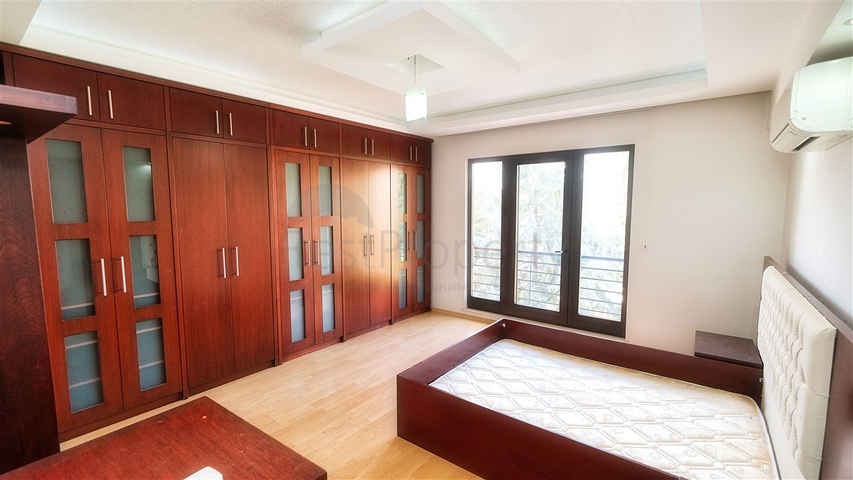 Просторная квартира 3+1 в Алтынкуме Анталья