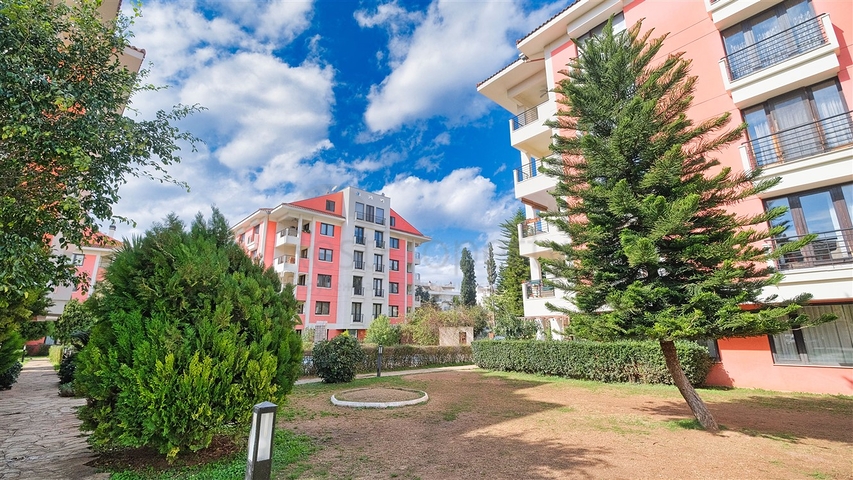 Просторная квартира 3+1 в Алтынкуме Анталья