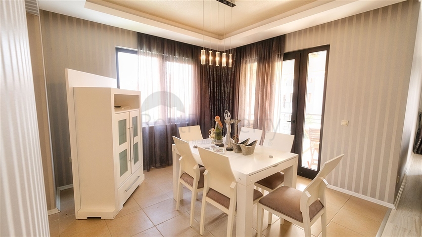 Просторная квартира 3+1 в Алтынкуме Анталья