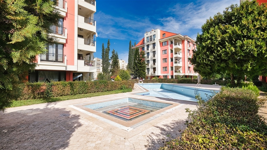 Просторная квартира 3+1 в Алтынкуме Анталья