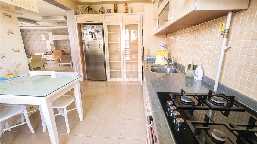 Просторная квартира 3+1 в Алтынкуме Анталья