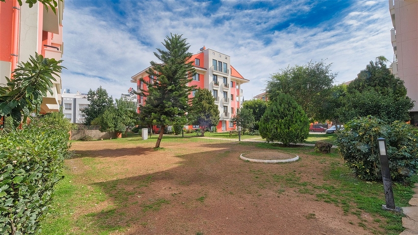 Просторная квартира 3+1 в Алтынкуме Анталья