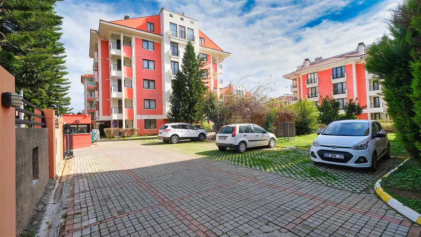 Просторная квартира 3+1 в Алтынкуме Анталья