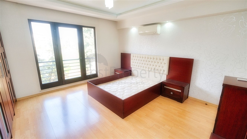 Просторная квартира 3+1 в Алтынкуме Анталья