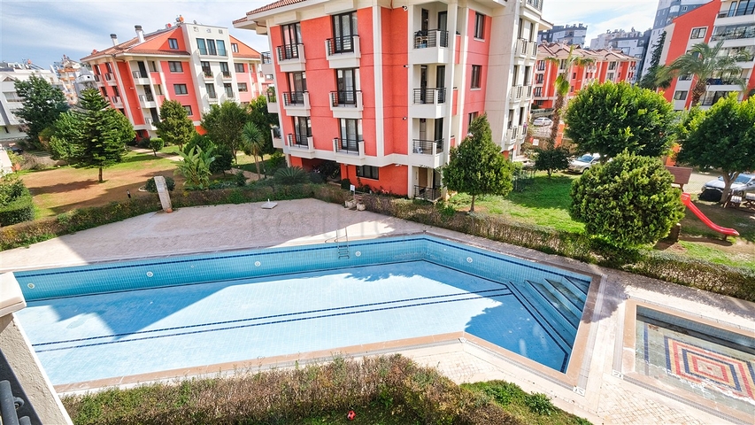 Просторная квартира 3+1 в Алтынкуме Анталья