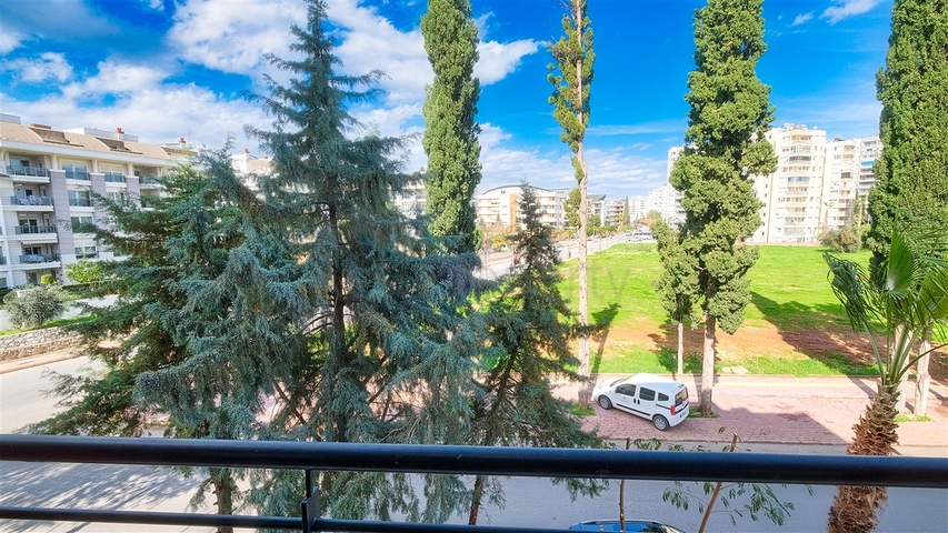 Просторная квартира 3+1 в Алтынкуме Анталья