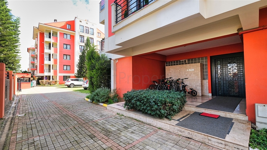 Просторная квартира 3+1 в Алтынкуме Анталья