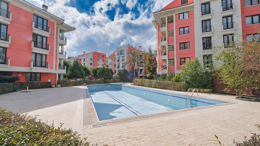 Просторная квартира 3+1 в Алтынкуме Анталья