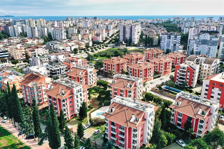 Просторная квартира 3+1 в Алтынкуме Анталья