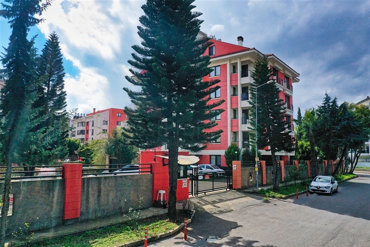 Просторная квартира 3+1 в Алтынкуме Анталья