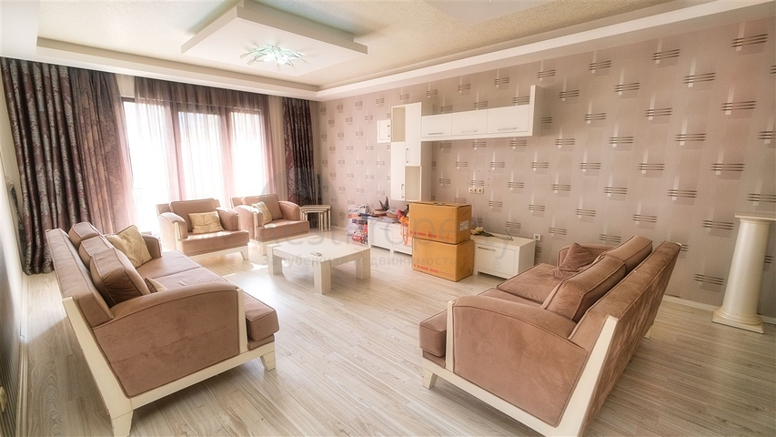 Просторная квартира 3+1 в Алтынкуме Анталья