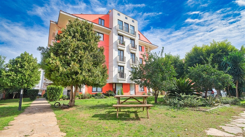 Просторная квартира 3+1 в Алтынкуме Анталья