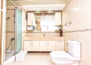 Просторная квартира 3+1 в Алтынкуме Анталья