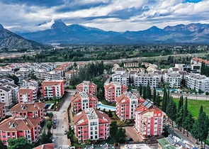 Просторная квартира 3+1 в Алтынкуме Анталья