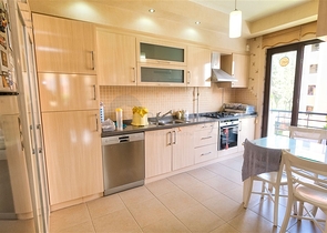 Просторная квартира 3+1 в Алтынкуме Анталья