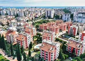 Просторная квартира 3+1 в Алтынкуме Анталья