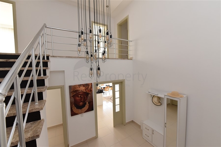 Меблированный пентхаус планировки 4+1