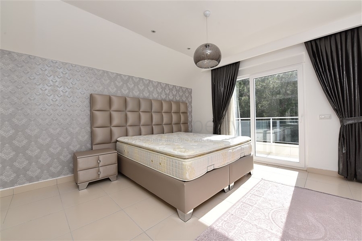 Меблированный пентхаус планировки 4+1