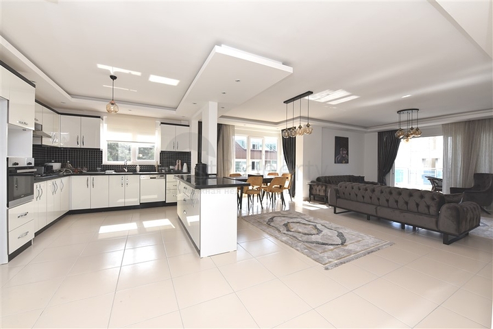 Меблированный пентхаус планировки 4+1