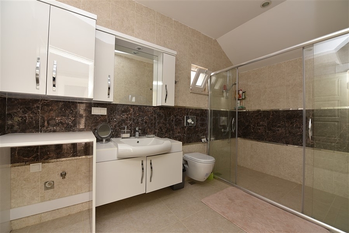 Меблированный пентхаус планировки 4+1