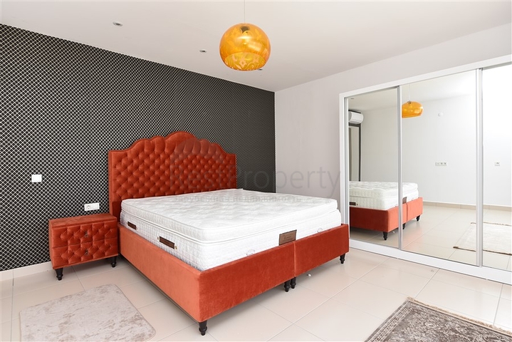 Меблированный пентхаус планировки 4+1