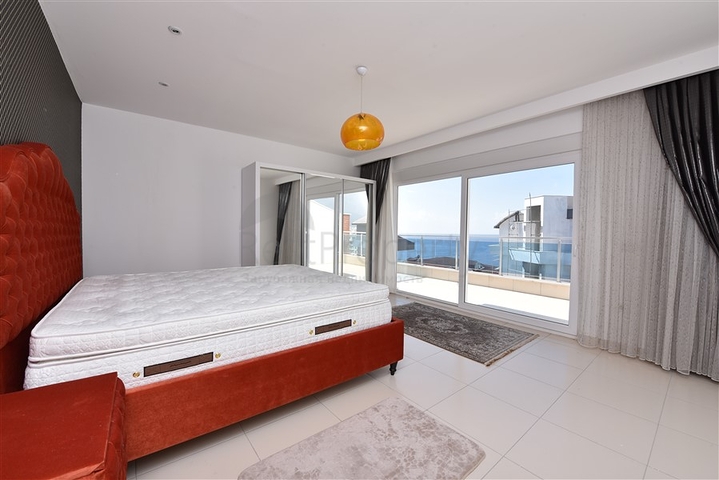 Меблированный пентхаус планировки 4+1