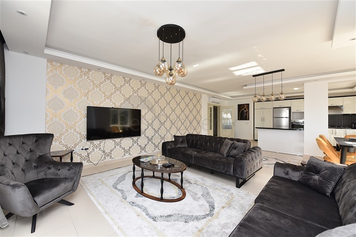 Меблированный пентхаус планировки 4+1