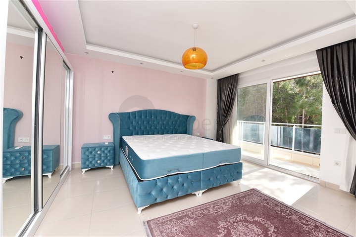 Меблированный пентхаус планировки 4+1