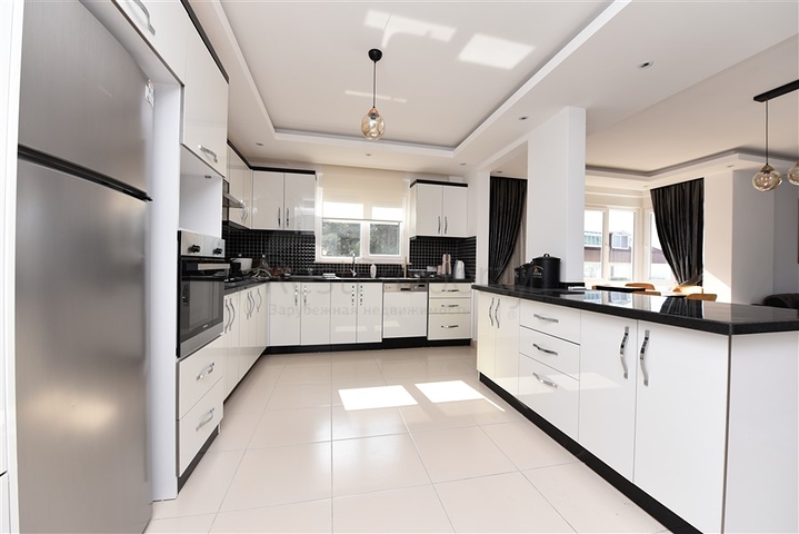 Меблированный пентхаус планировки 4+1