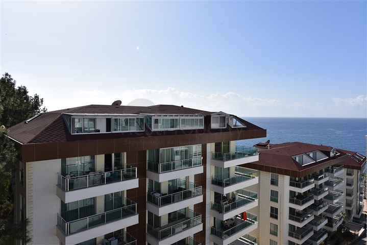 Меблированный пентхаус планировки 4+1