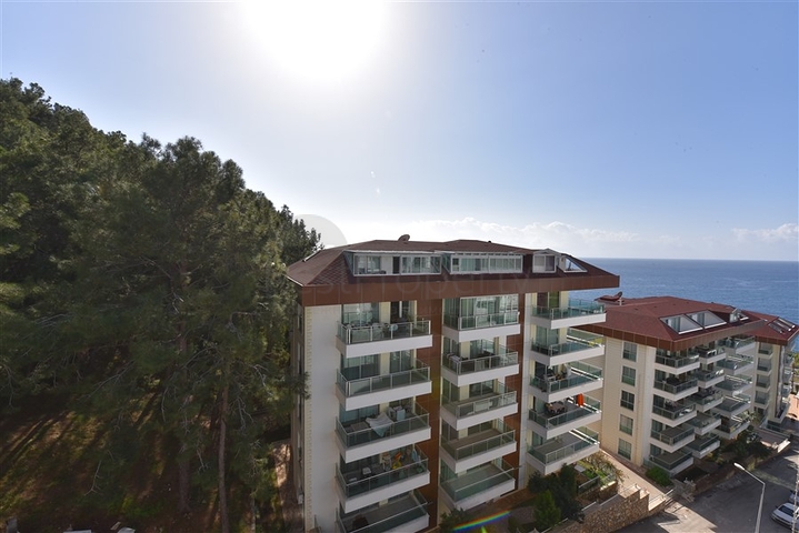 Меблированный пентхаус планировки 4+1