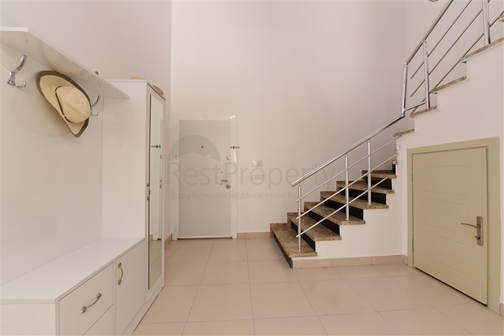 Меблированный пентхаус планировки 4+1