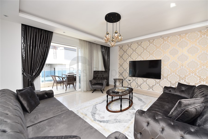 Меблированный пентхаус планировки 4+1