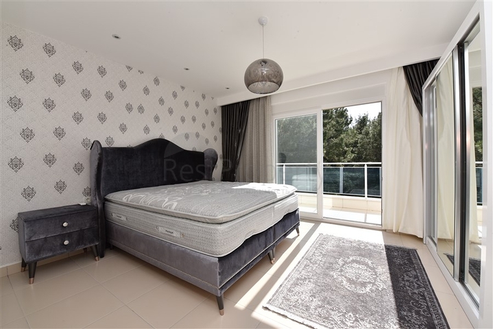 Меблированный пентхаус планировки 4+1