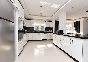 Меблированный пентхаус планировки 4+1