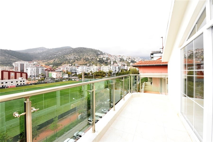 Пентхаус планировки 2+1 в центре Алании