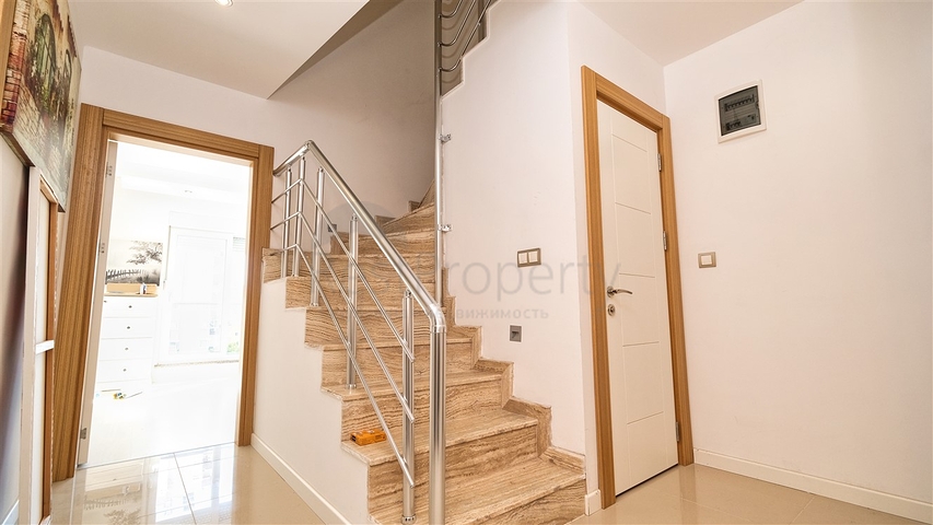 Пентхаус 3+1 с мебелью в 600 м от моря в Анталии