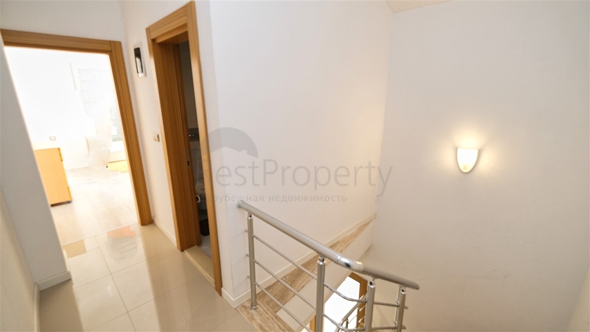 Пентхаус 3+1 с мебелью в 600 м от моря в Анталии