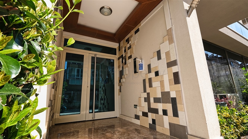 Пентхаус 3+1 с мебелью в 600 м от моря в Анталии