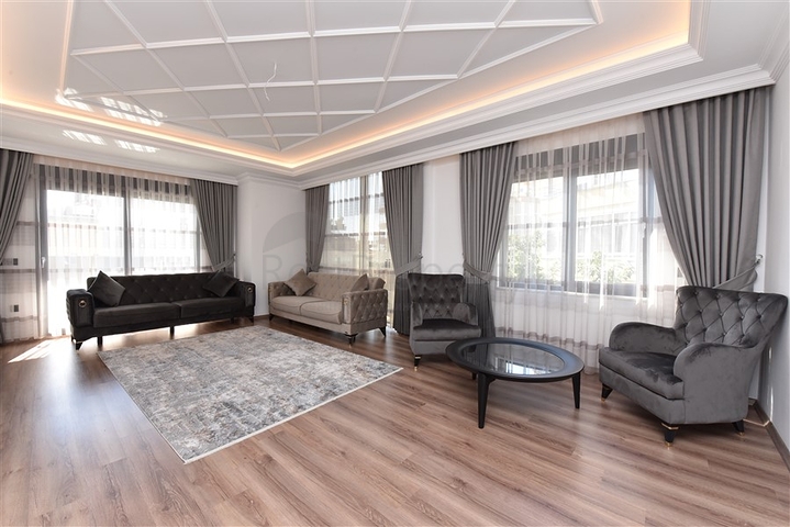 Шестикомнатная квартира с мебелью