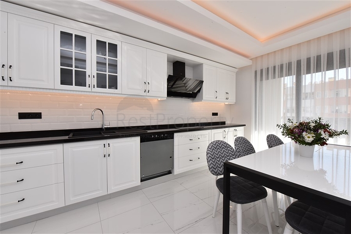 Шестикомнатная квартира с мебелью