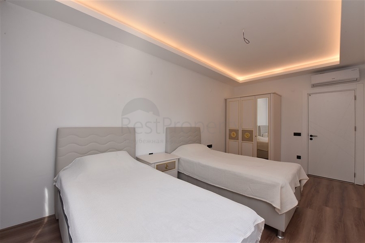 Шестикомнатная квартира с мебелью