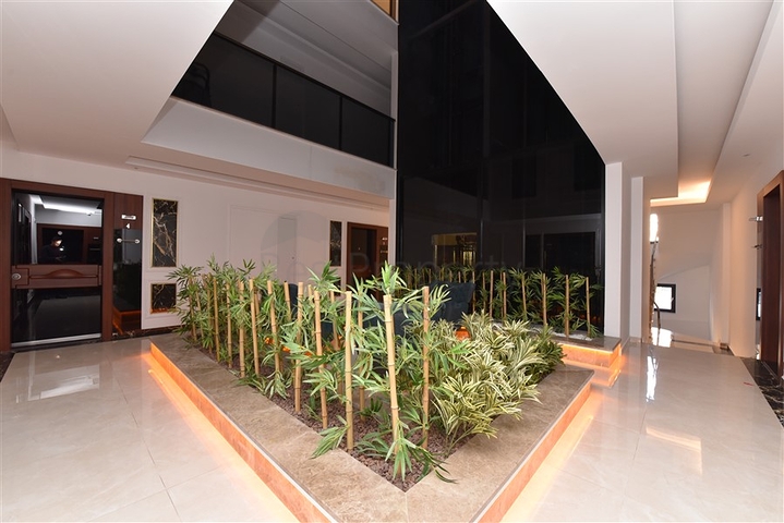 Шестикомнатная квартира с мебелью