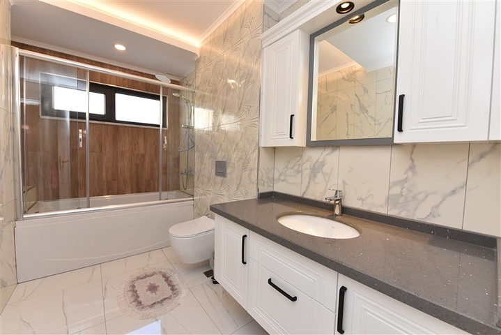 Шестикомнатная квартира с мебелью