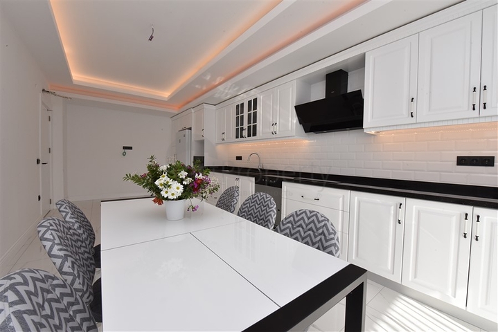 Шестикомнатная квартира с мебелью