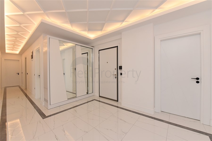 Шестикомнатная квартира с мебелью